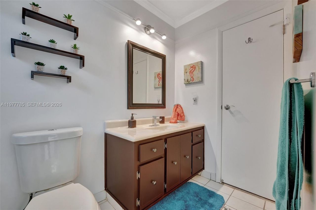 5003 NW 35th St , Unit 408, Lauderdale Lakes, FL 33319 Photo