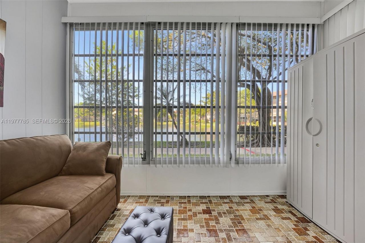 5003 NW 35th St , Unit 408, Lauderdale Lakes, FL 33319 Photo