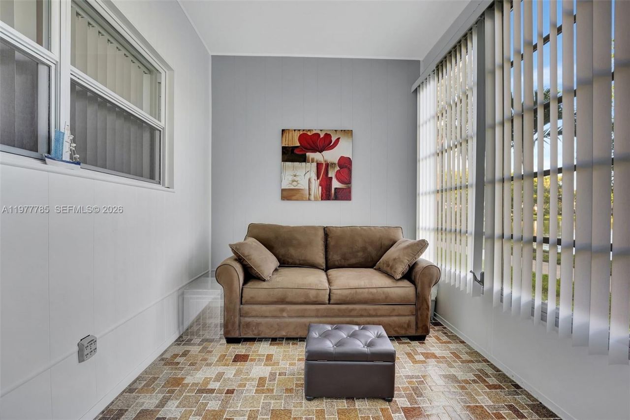 5003 NW 35th St , Unit 408, Lauderdale Lakes, FL 33319 Photo