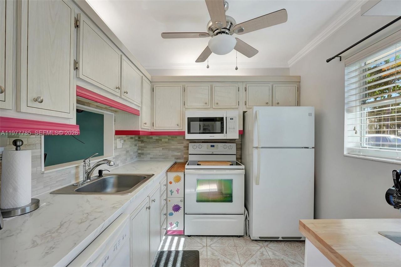 5003 NW 35th St , Unit 408, Lauderdale Lakes, FL 33319 Photo