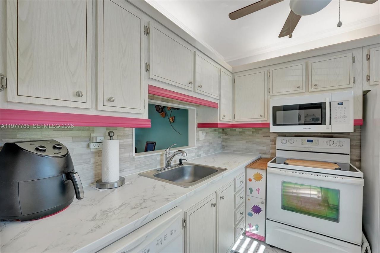 5003 NW 35th St , Unit 408, Lauderdale Lakes, FL 33319 Photo