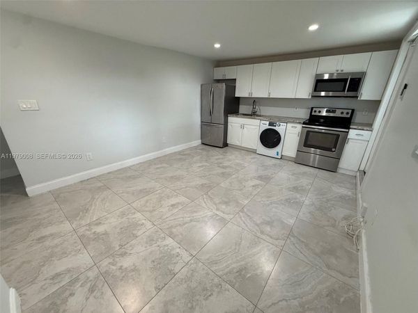 1279 NE 40th Pl, Unit 3, Oakland Park, FL 33334