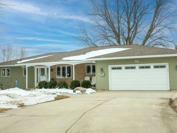 203 Southridge Drive, Waverly, IA 50677