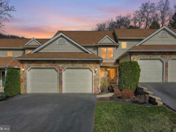 115 N FOUNTAIN DRIVE, Unit 9, YORK, PA 17402