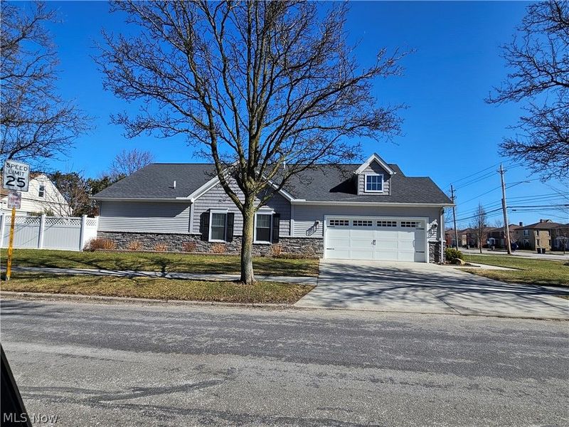 7462 Pearl Road , Middleburg Heights, OH 44130 Photo 2