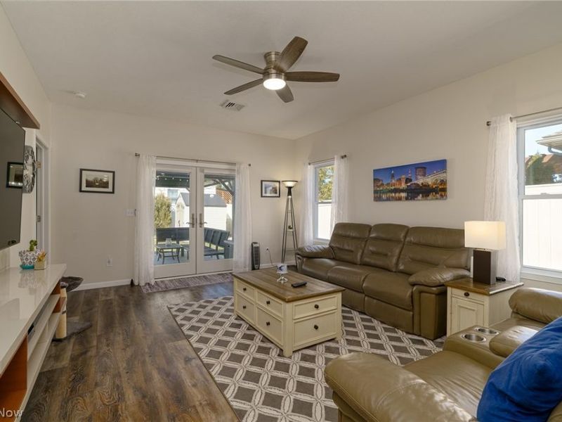 7462 Pearl Road , Middleburg Heights, OH 44130 Photo 8