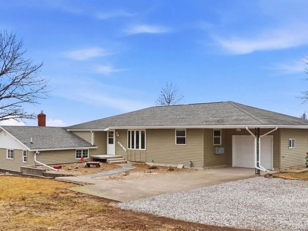 1562 185Th Street, Mount Pleasant, IA 52641