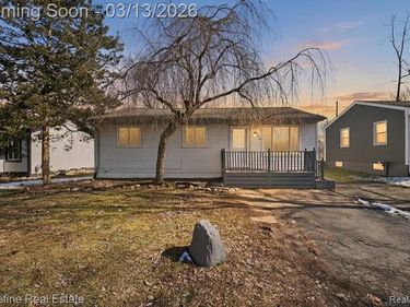 2236 Mentone Street, Wolverine Lake Vlg, MI 48390