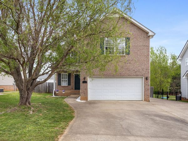 2785 Ridgepole Dr, Clarksville, TN 37040