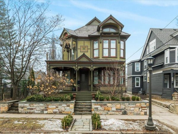 283 Avon Street N, Saint Paul, MN 55104