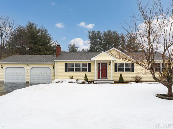 6 Carriage, North Haven, CT 06473