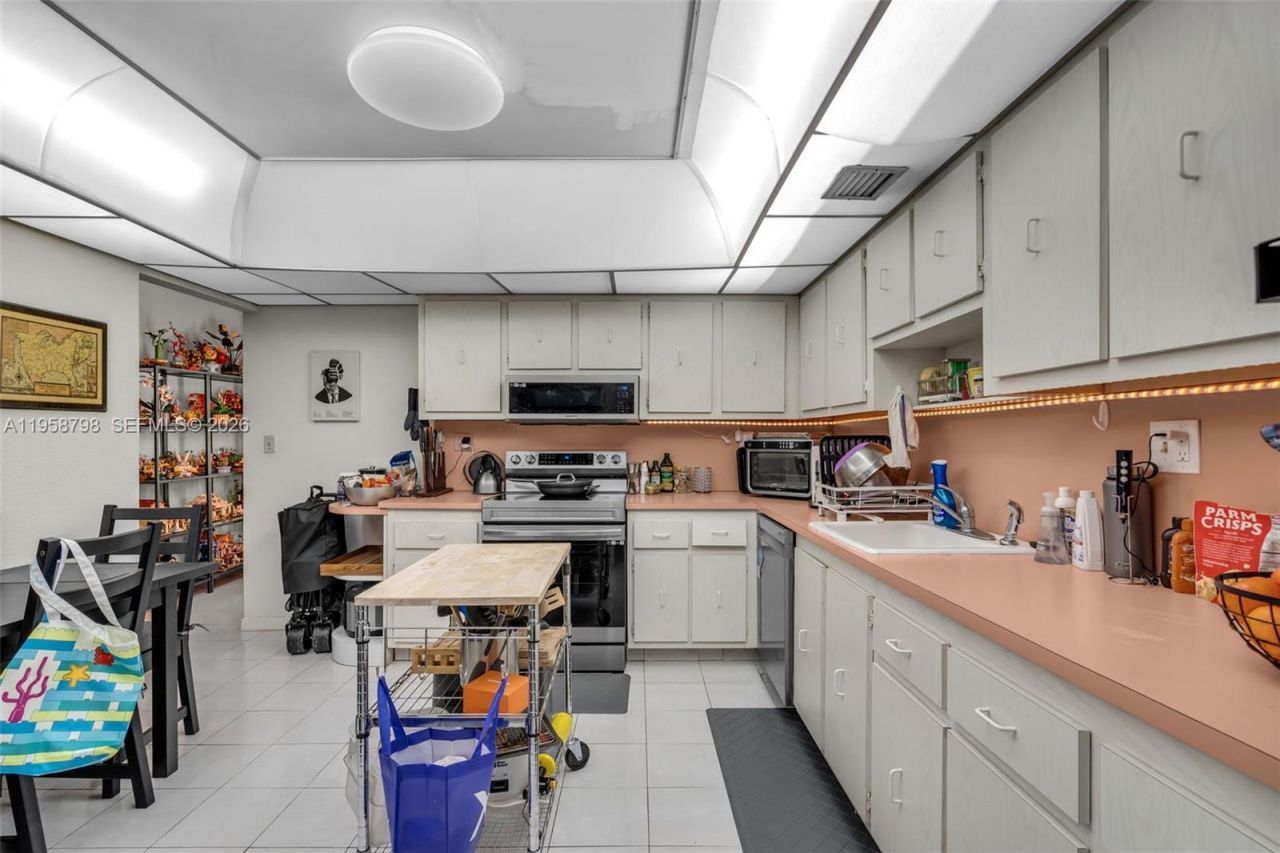 600 NE Three Islands Blvd, Unit 1021, Hallandale Beach, FL 33009 Photo