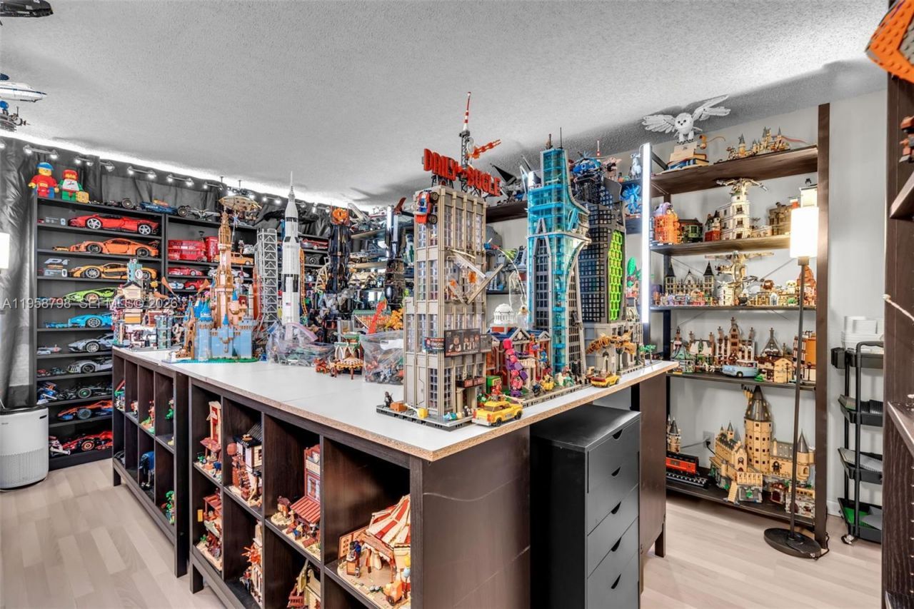 600 NE Three Islands Blvd, Unit 1021, Hallandale Beach, FL 33009 Photo