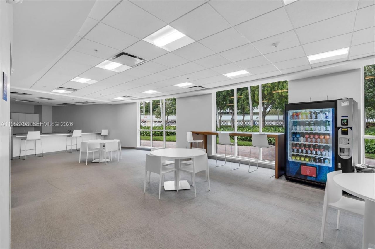 600 NE Three Islands Blvd, Unit 1021, Hallandale Beach, FL 33009 Photo