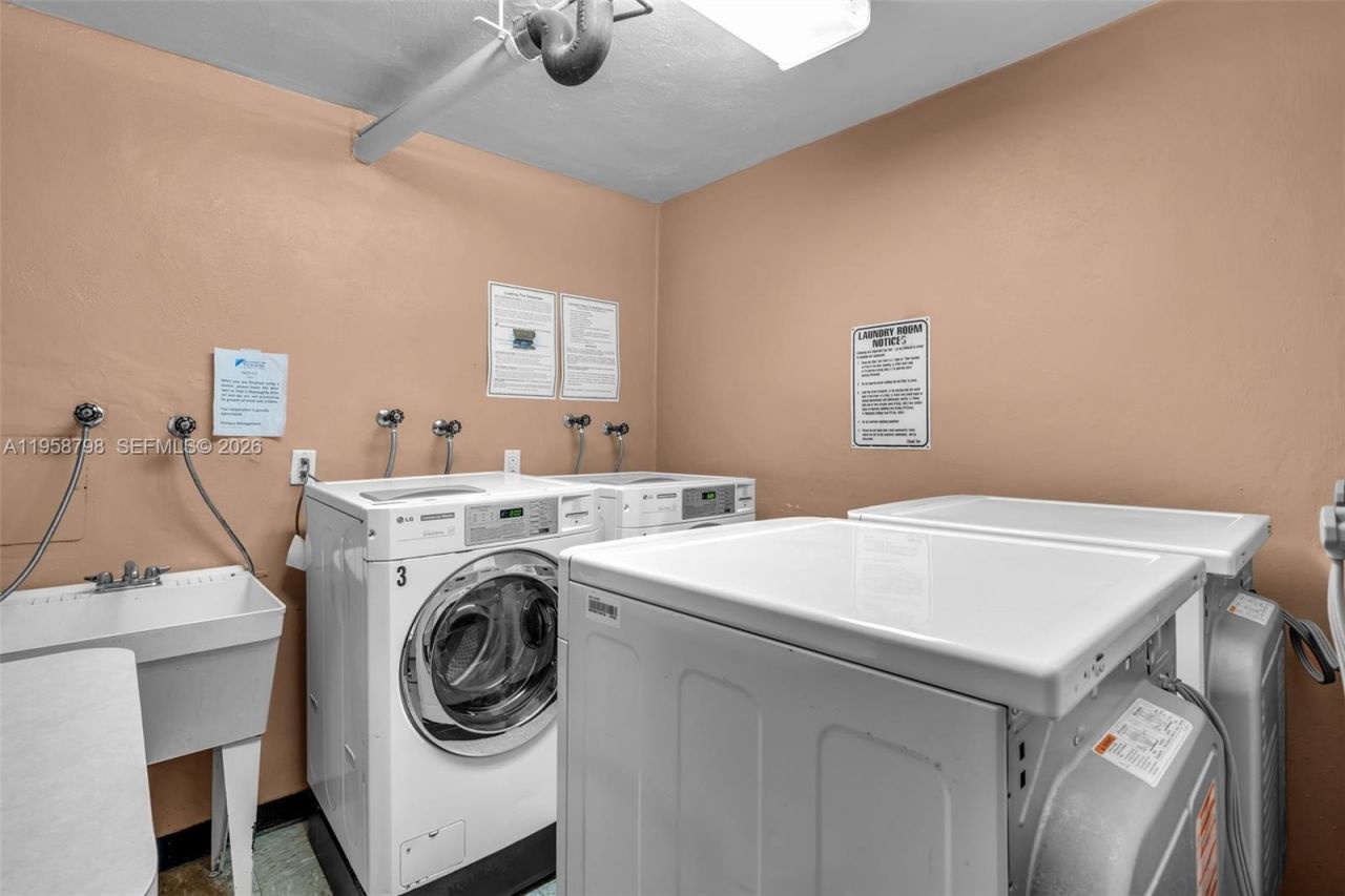 600 NE Three Islands Blvd, Unit 1021, Hallandale Beach, FL 33009 Photo