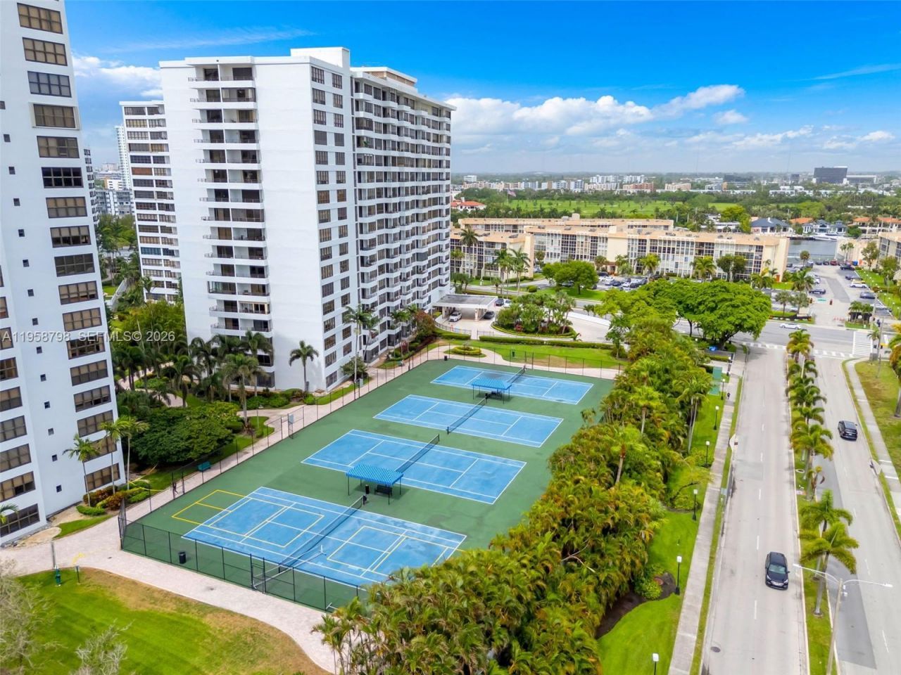 600 NE Three Islands Blvd, Unit 1021, Hallandale Beach, FL 33009 Photo