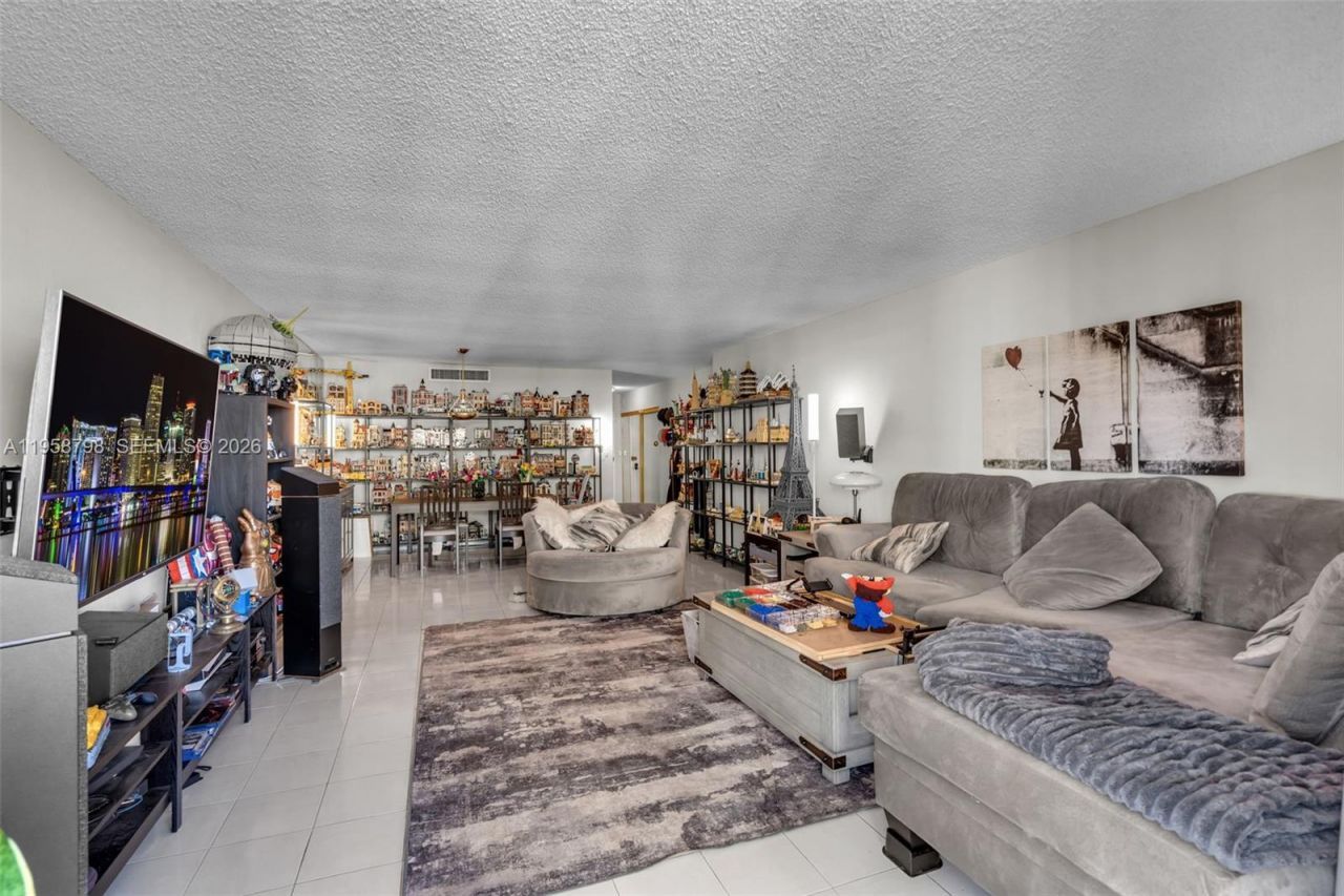 600 NE Three Islands Blvd, Unit 1021, Hallandale Beach, FL 33009 Photo