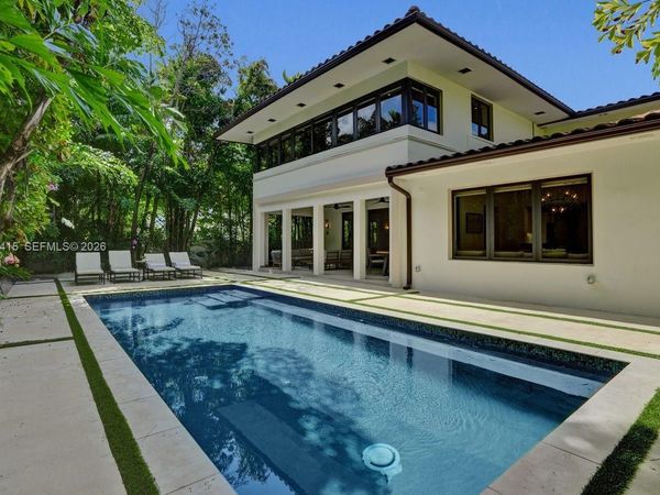 5735 N Bay Rd , Miami Beach, FL 33140