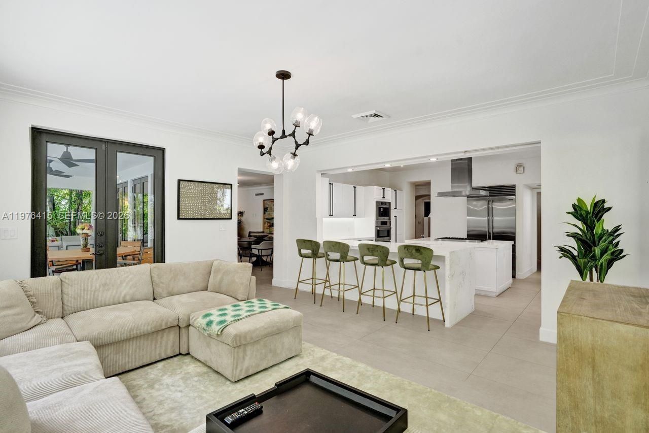 5735 N Bay Rd , Miami Beach, FL 33140 Photo