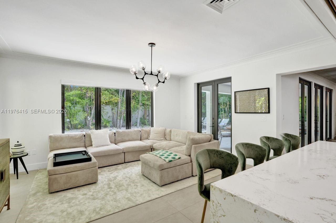 5735 N Bay Rd , Miami Beach, FL 33140 Photo