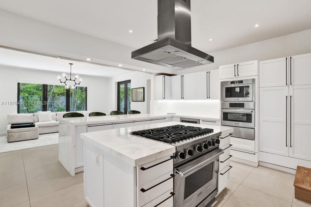 5735 N Bay Rd , Miami Beach, FL 33140 Photo