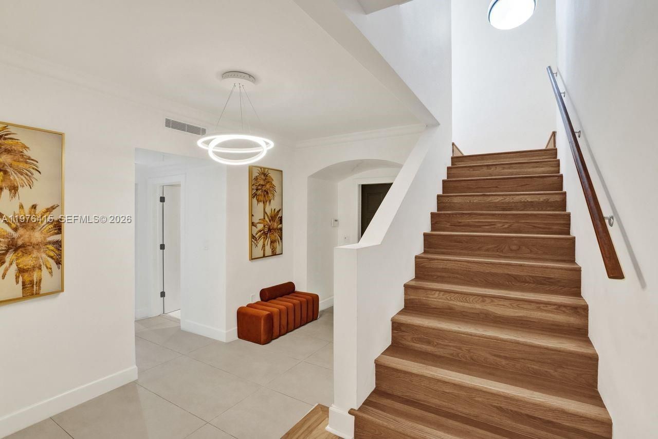 5735 N Bay Rd , Miami Beach, FL 33140 Photo