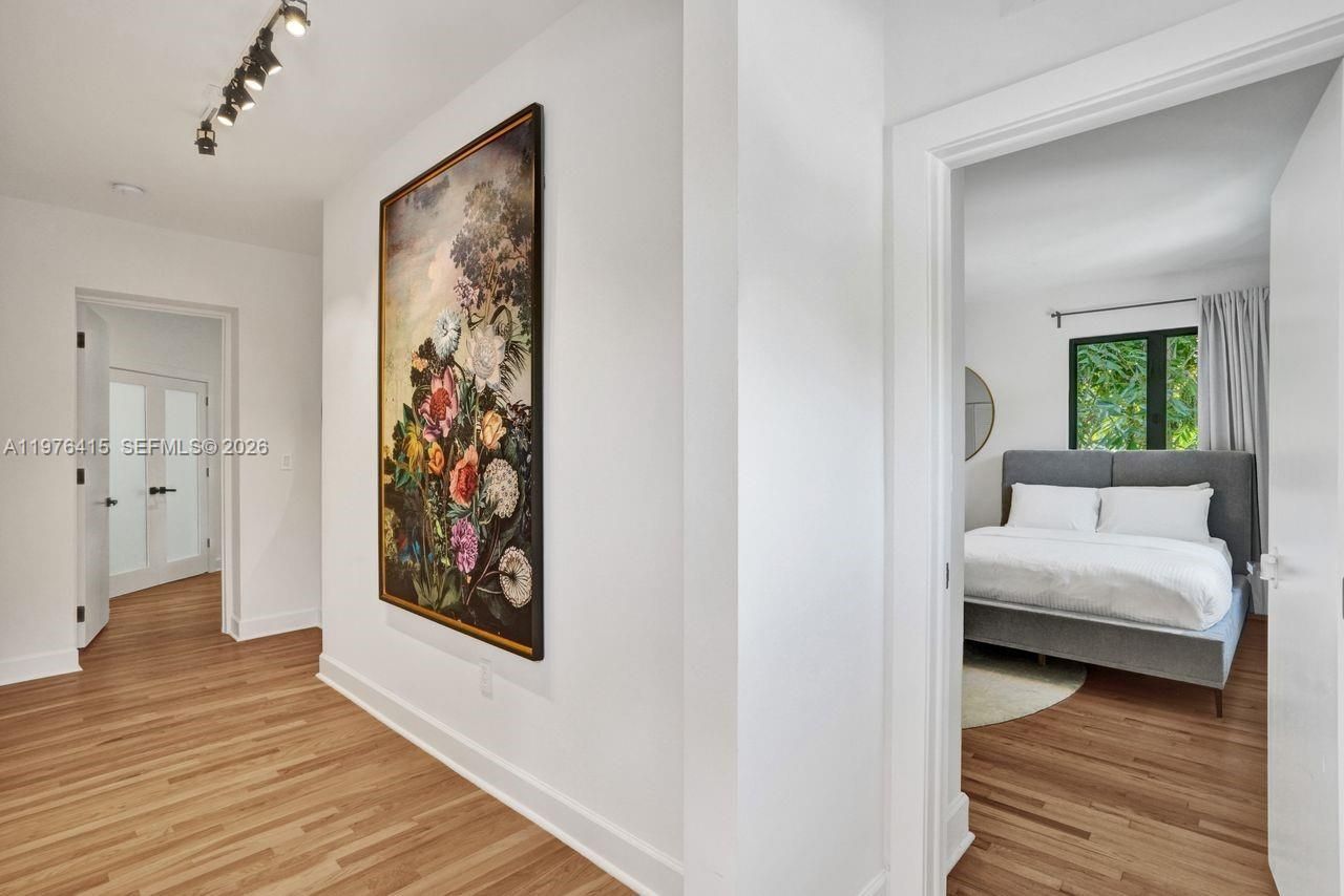 5735 N Bay Rd , Miami Beach, FL 33140 Photo