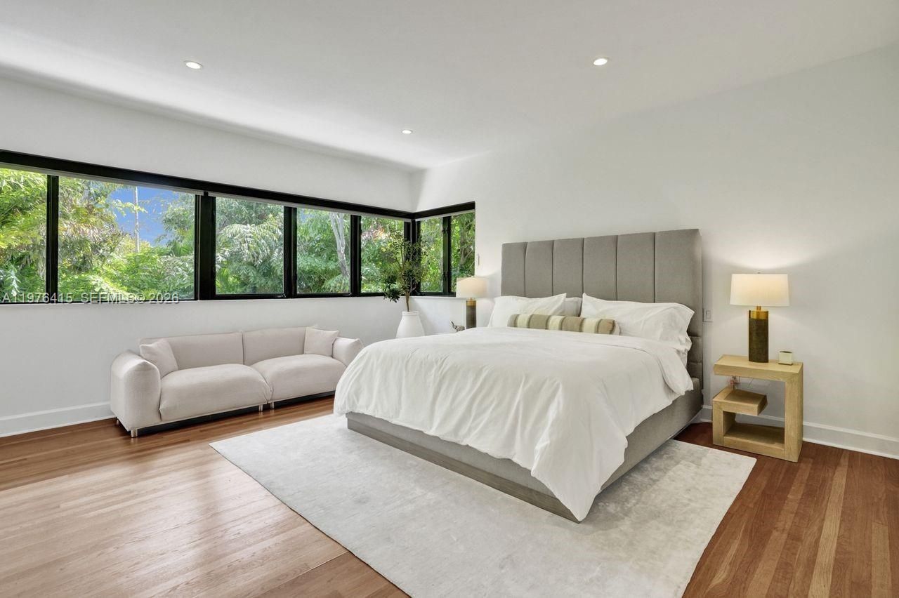 5735 N Bay Rd , Miami Beach, FL 33140 Photo