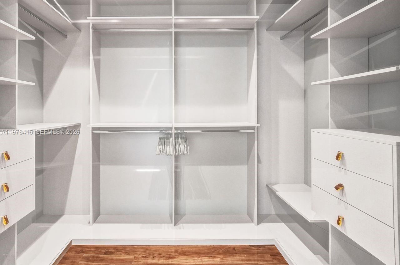 5735 N Bay Rd , Miami Beach, FL 33140 Photo