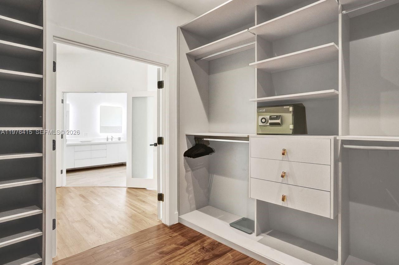 5735 N Bay Rd , Miami Beach, FL 33140 Photo