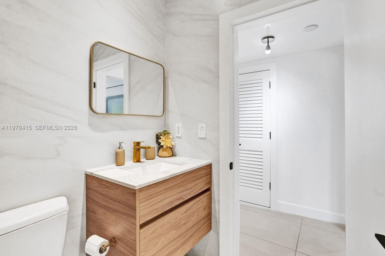 5735 N Bay Rd , Miami Beach, FL 33140 Photo