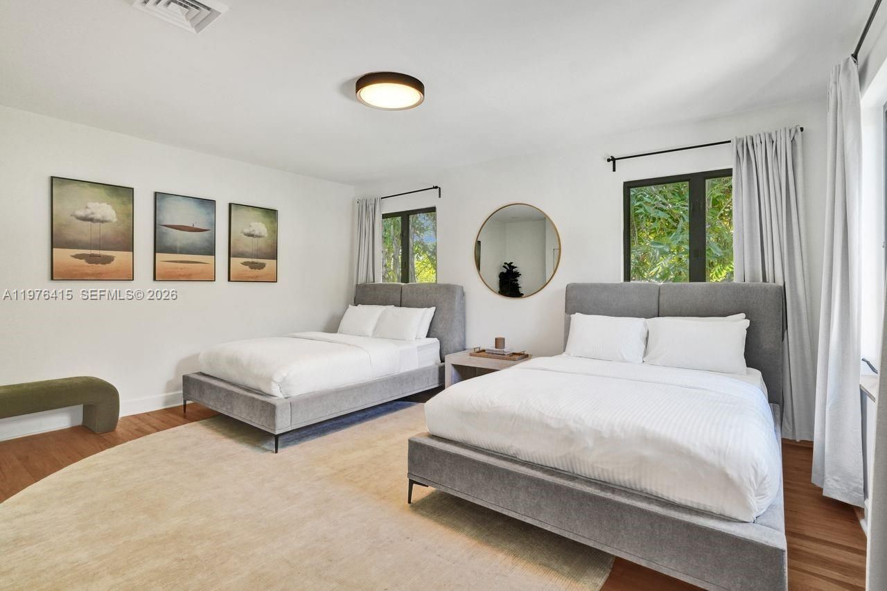 5735 N Bay Rd , Miami Beach, FL 33140 Photo