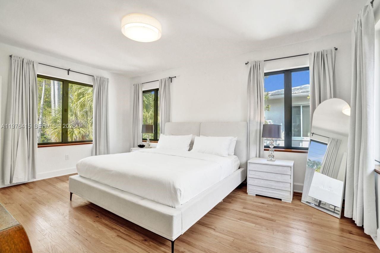 5735 N Bay Rd , Miami Beach, FL 33140 Photo