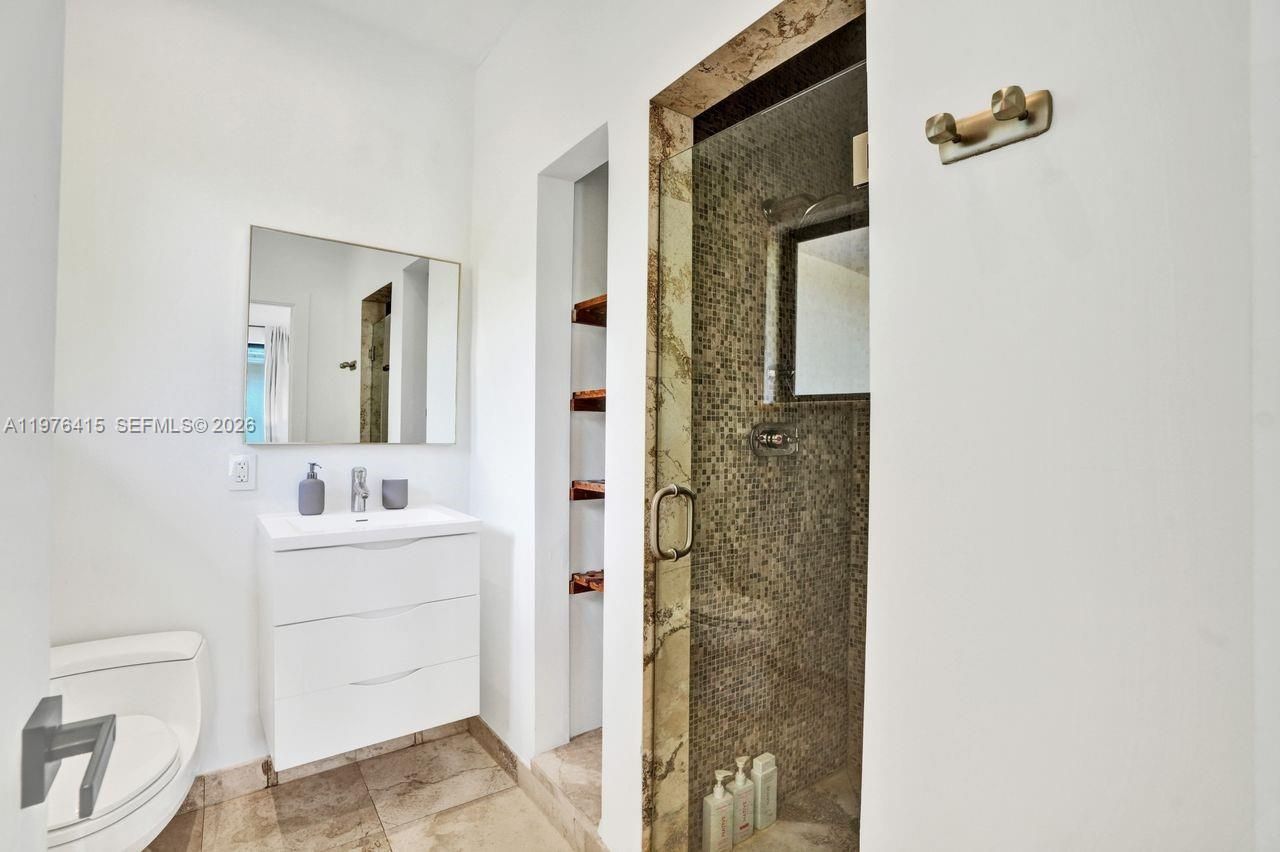 5735 N Bay Rd , Miami Beach, FL 33140 Photo