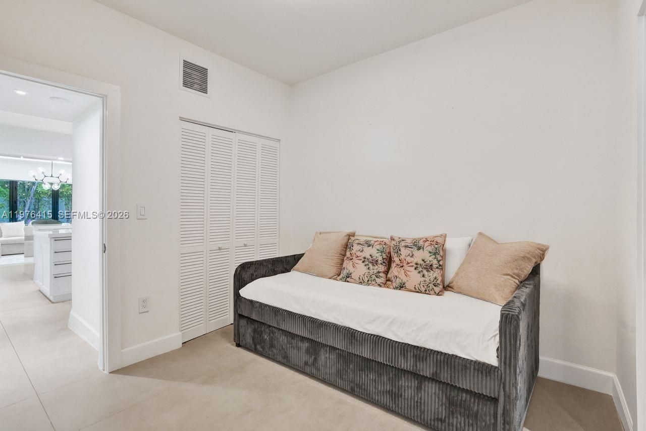 5735 N Bay Rd , Miami Beach, FL 33140 Photo