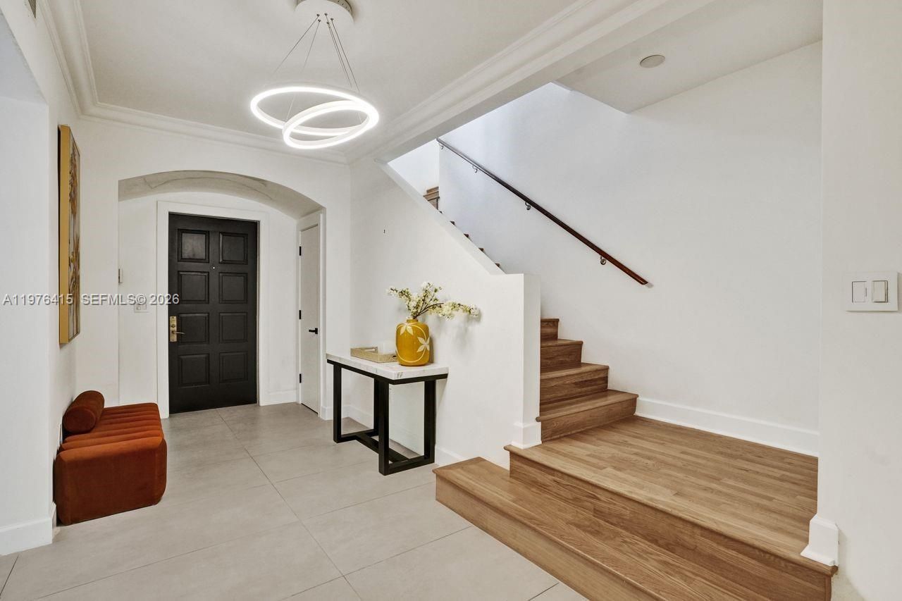 5735 N Bay Rd , Miami Beach, FL 33140 Photo