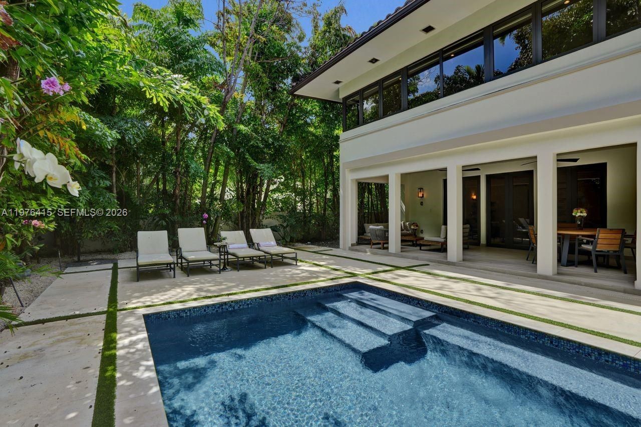 5735 N Bay Rd , Miami Beach, FL 33140 Photo