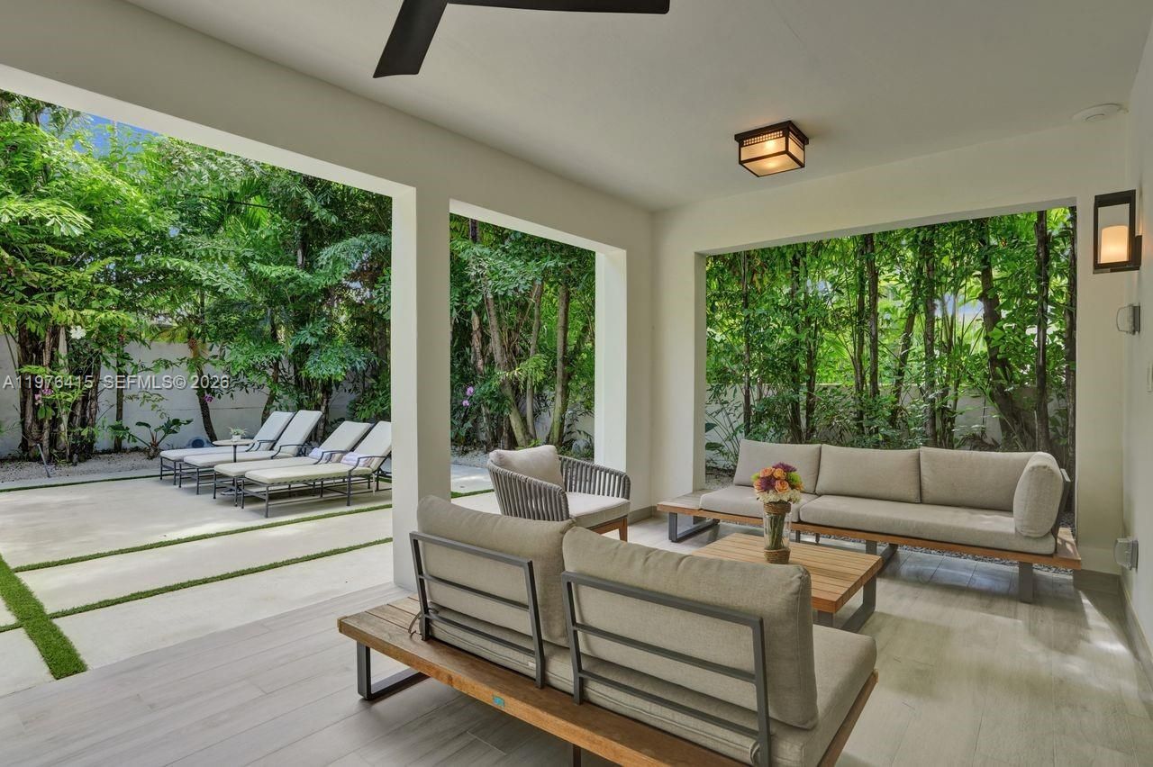 5735 N Bay Rd , Miami Beach, FL 33140 Photo