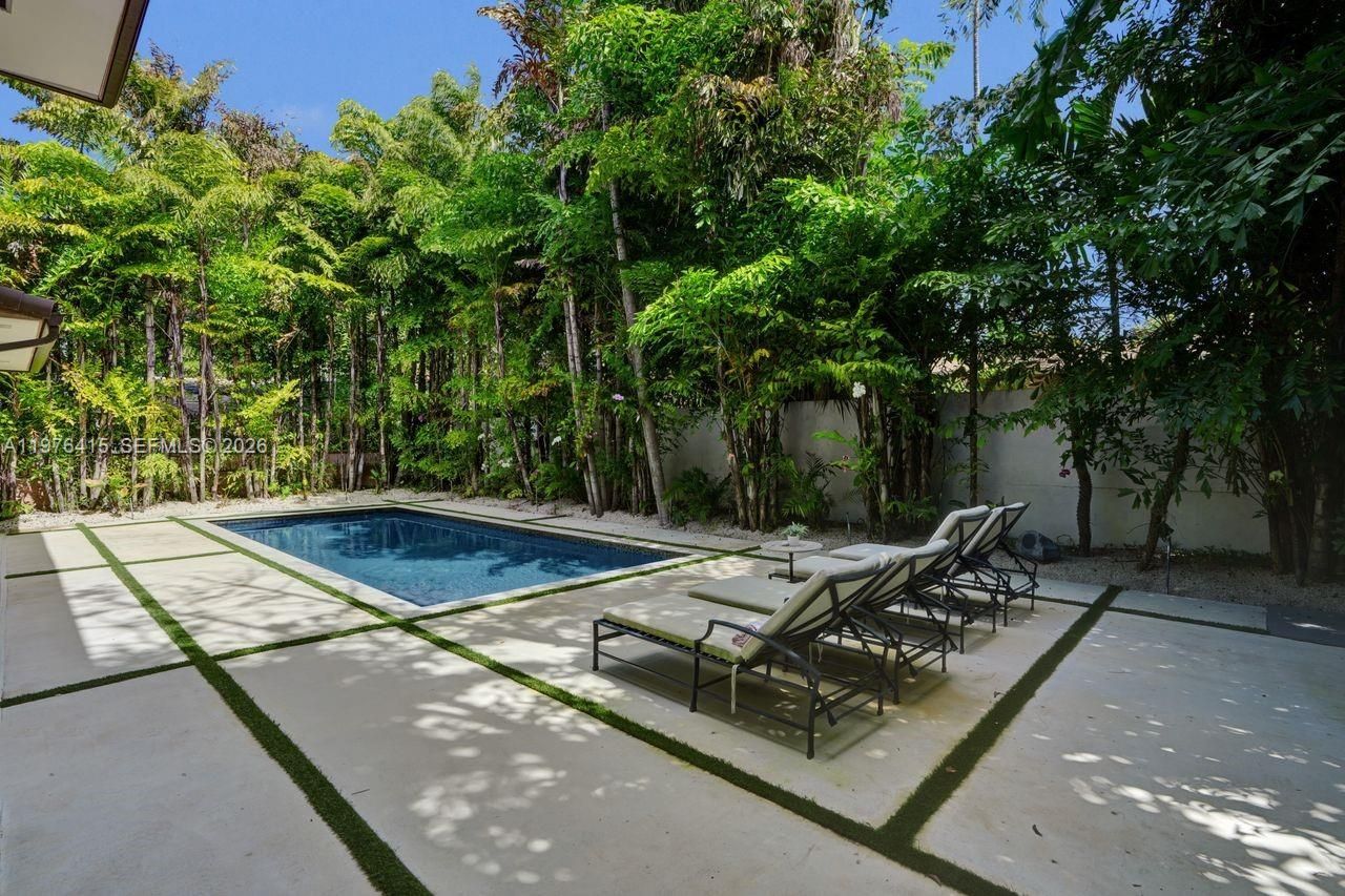 5735 N Bay Rd , Miami Beach, FL 33140 Photo