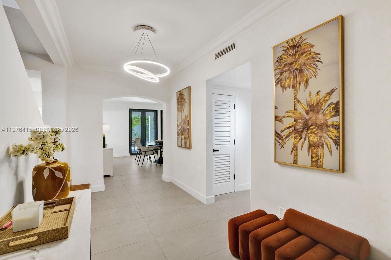 5735 N Bay Rd , Miami Beach, FL 33140 Photo