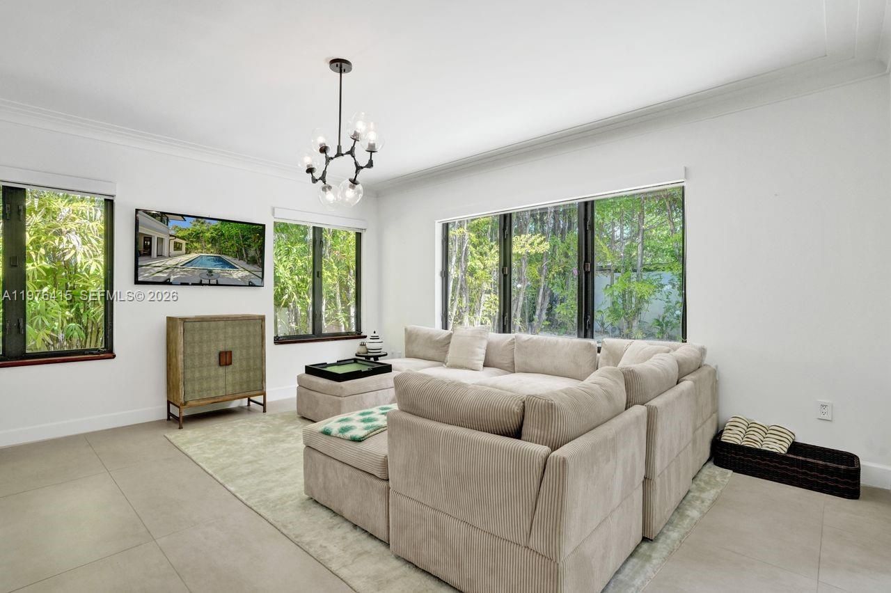 5735 N Bay Rd , Miami Beach, FL 33140 Photo