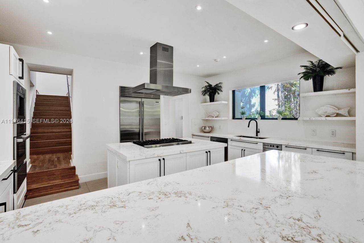 5735 N Bay Rd , Miami Beach, FL 33140 Photo