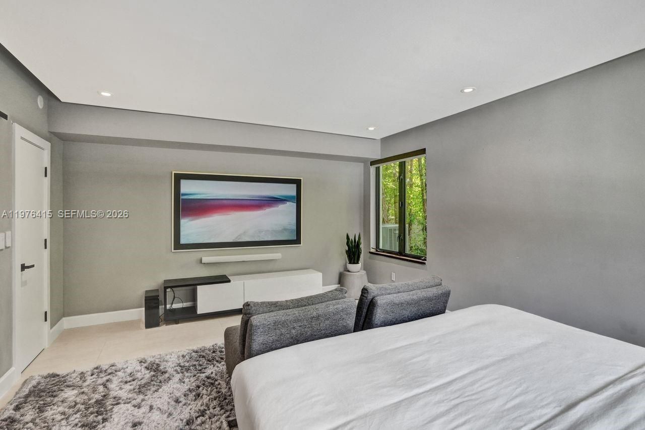 5735 N Bay Rd , Miami Beach, FL 33140 Photo