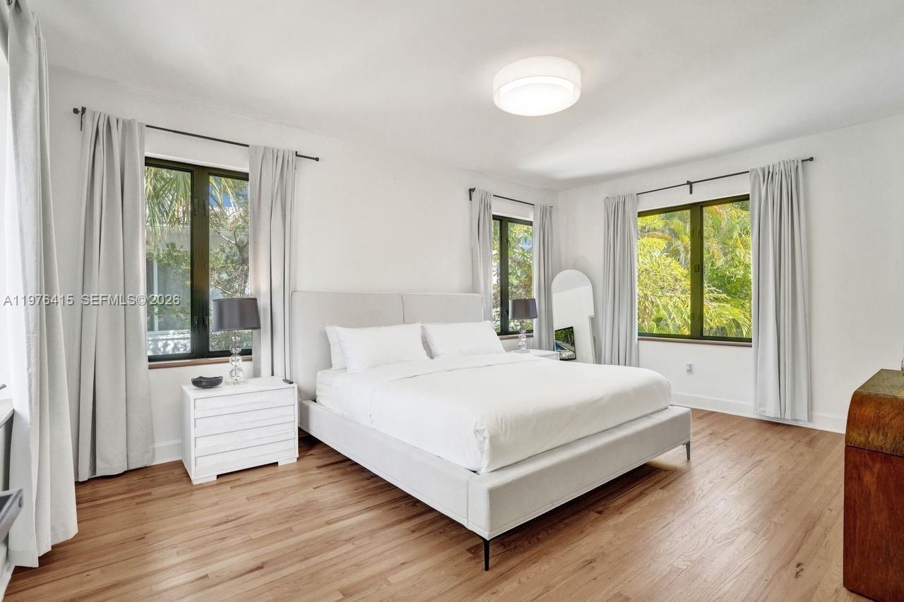 5735 N Bay Rd , Miami Beach, FL 33140 Photo