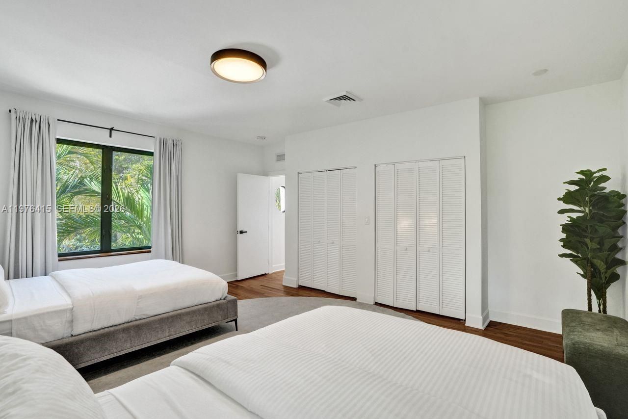 5735 N Bay Rd , Miami Beach, FL 33140 Photo