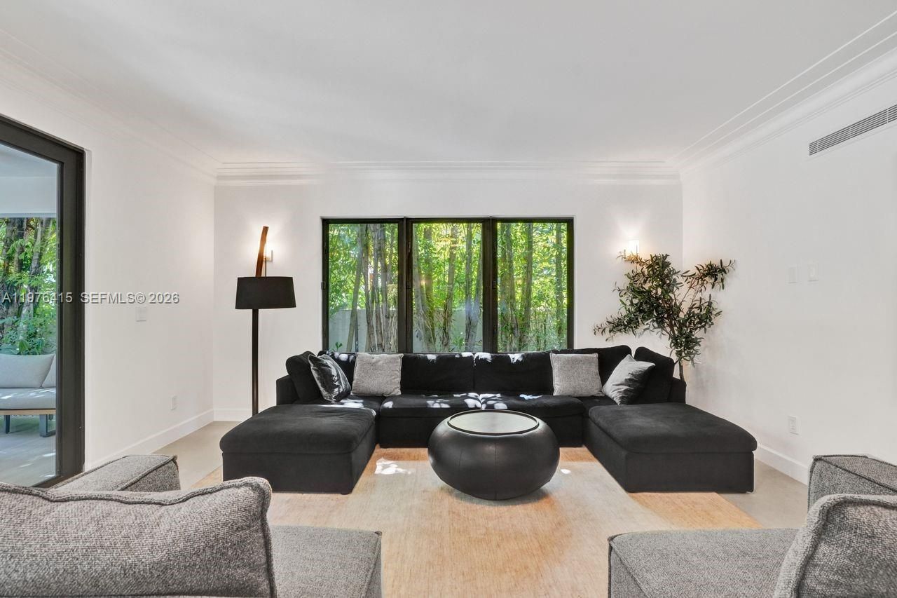 5735 N Bay Rd , Miami Beach, FL 33140 Photo