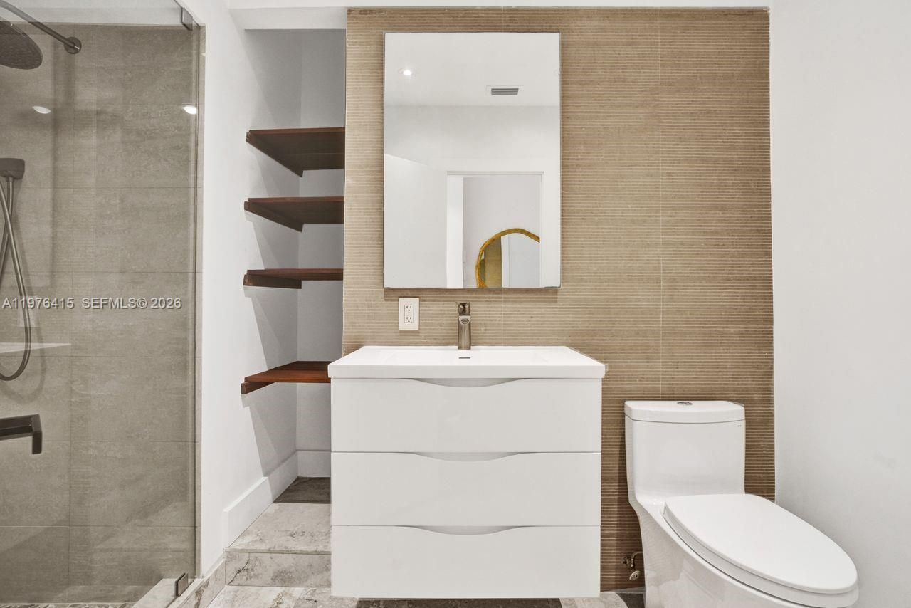 5735 N Bay Rd , Miami Beach, FL 33140 Photo