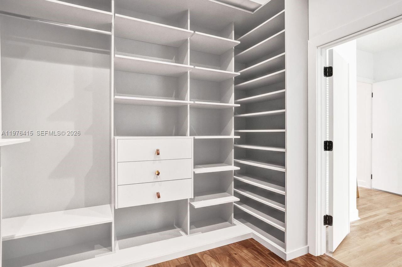 5735 N Bay Rd , Miami Beach, FL 33140 Photo