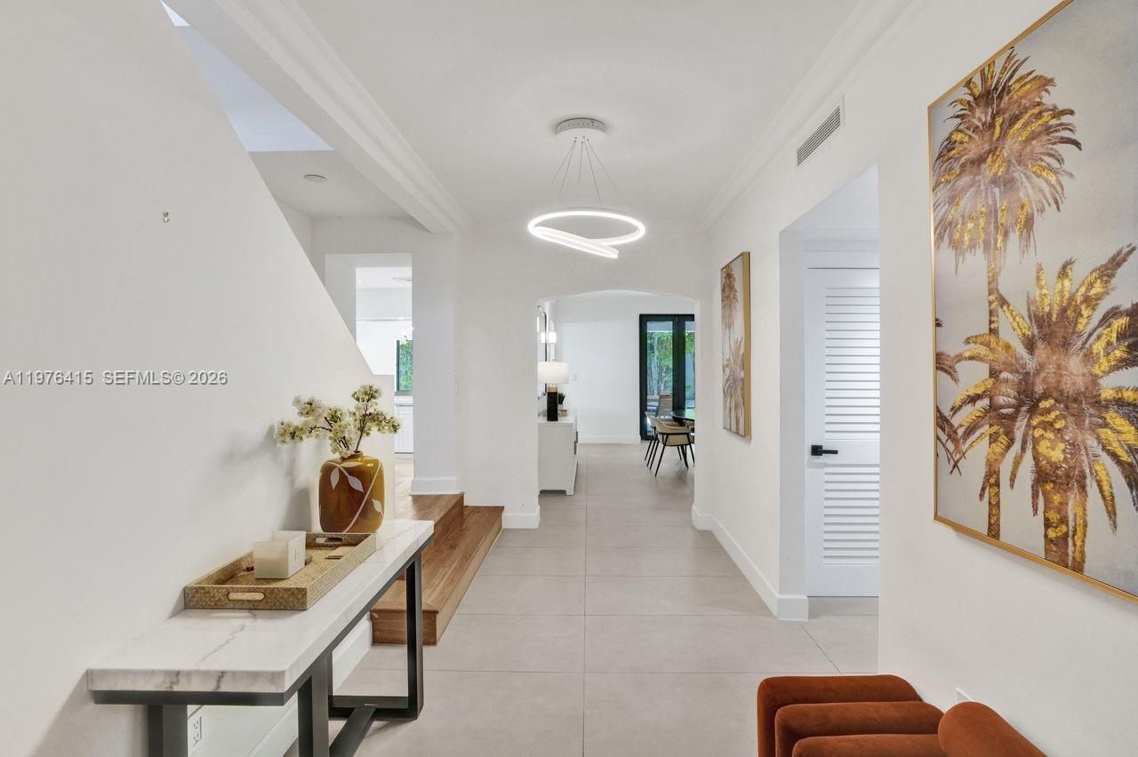 5735 N Bay Rd , Miami Beach, FL 33140 Photo