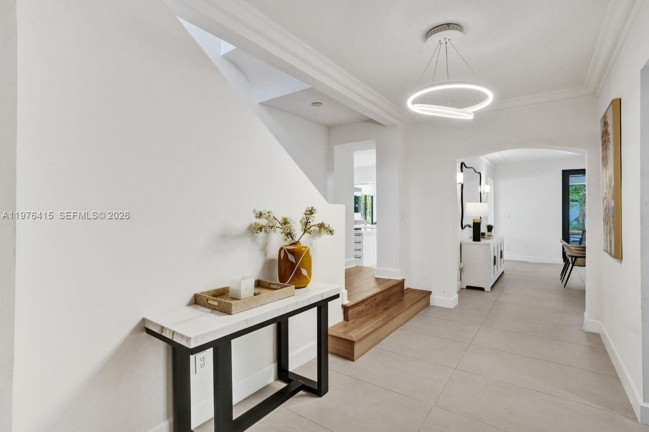 5735 N Bay Rd , Miami Beach, FL 33140 Photo